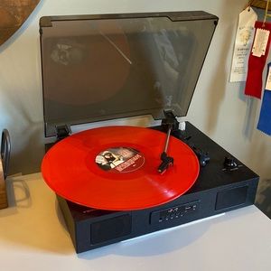 Red taylor swift vinyl